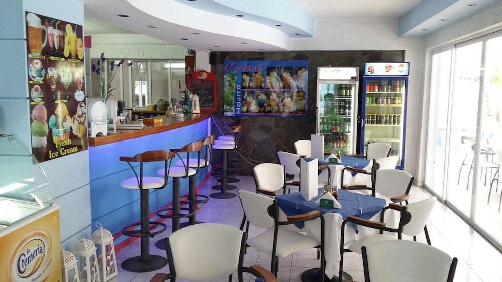 פליראקי Anika Studios מראה חיצוני תמונה
