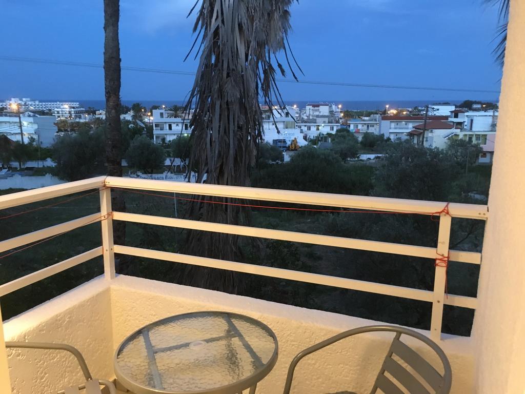 פליראקי Anika Studios מראה חיצוני תמונה